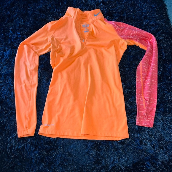Nike Tops - Nike long sleeve